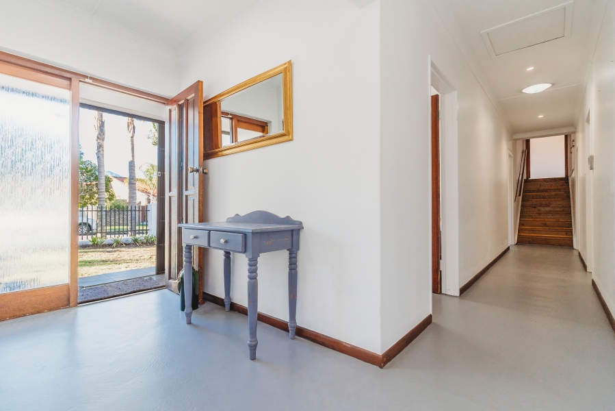 7 Bedroom Property for Sale in Loerie Park Western Cape